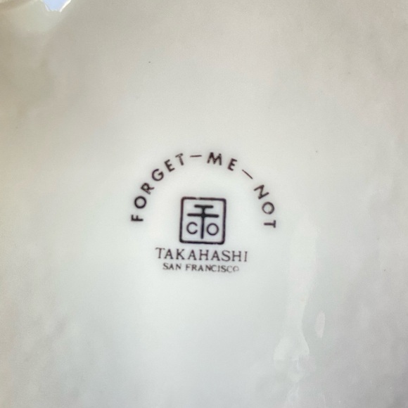 Takahashi San Francisco tri footed planter in Forget Me Not blue floral pattern - Picture 2 of 9